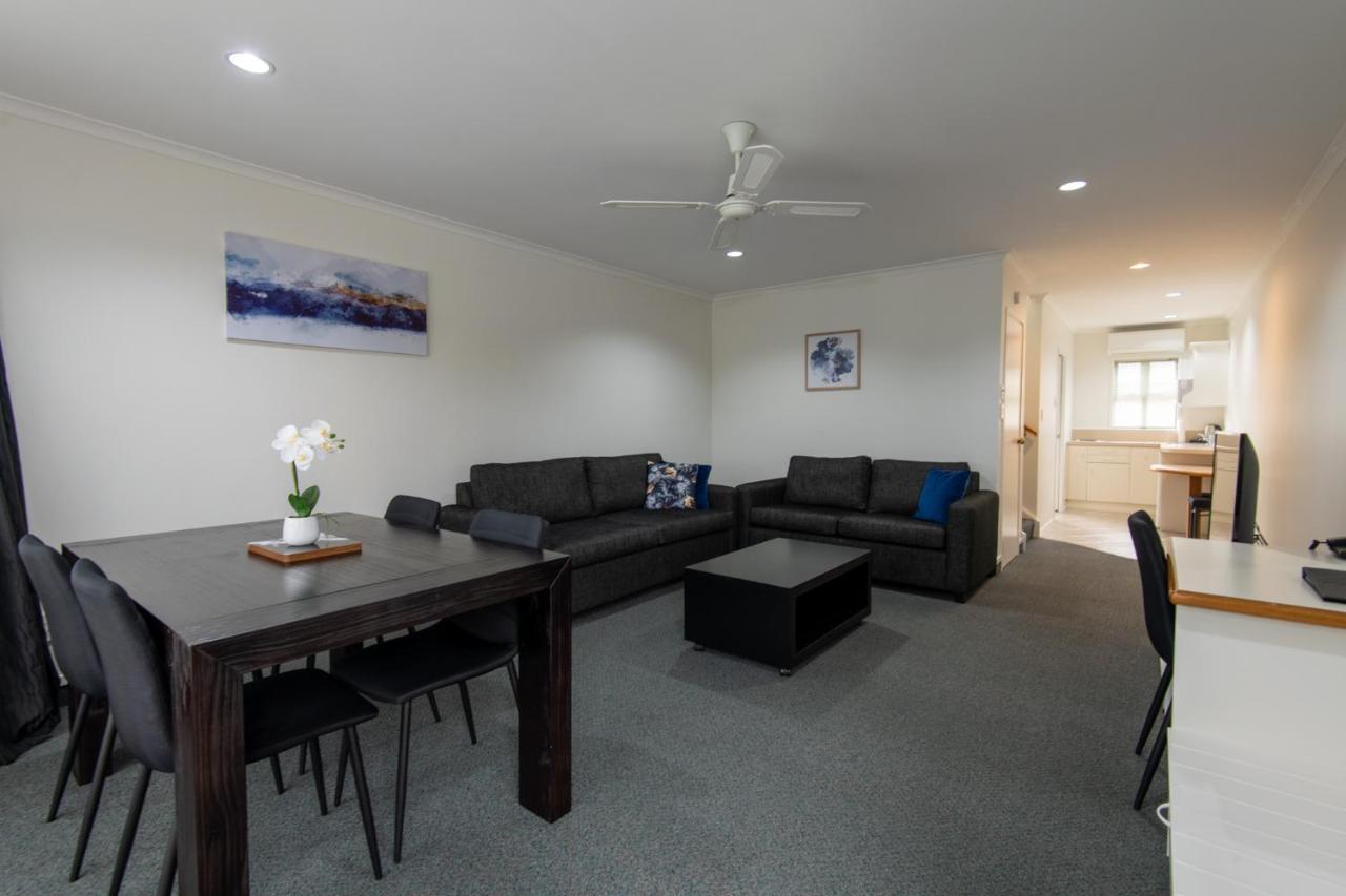 Cambridge Mews Motel Bagian luar foto