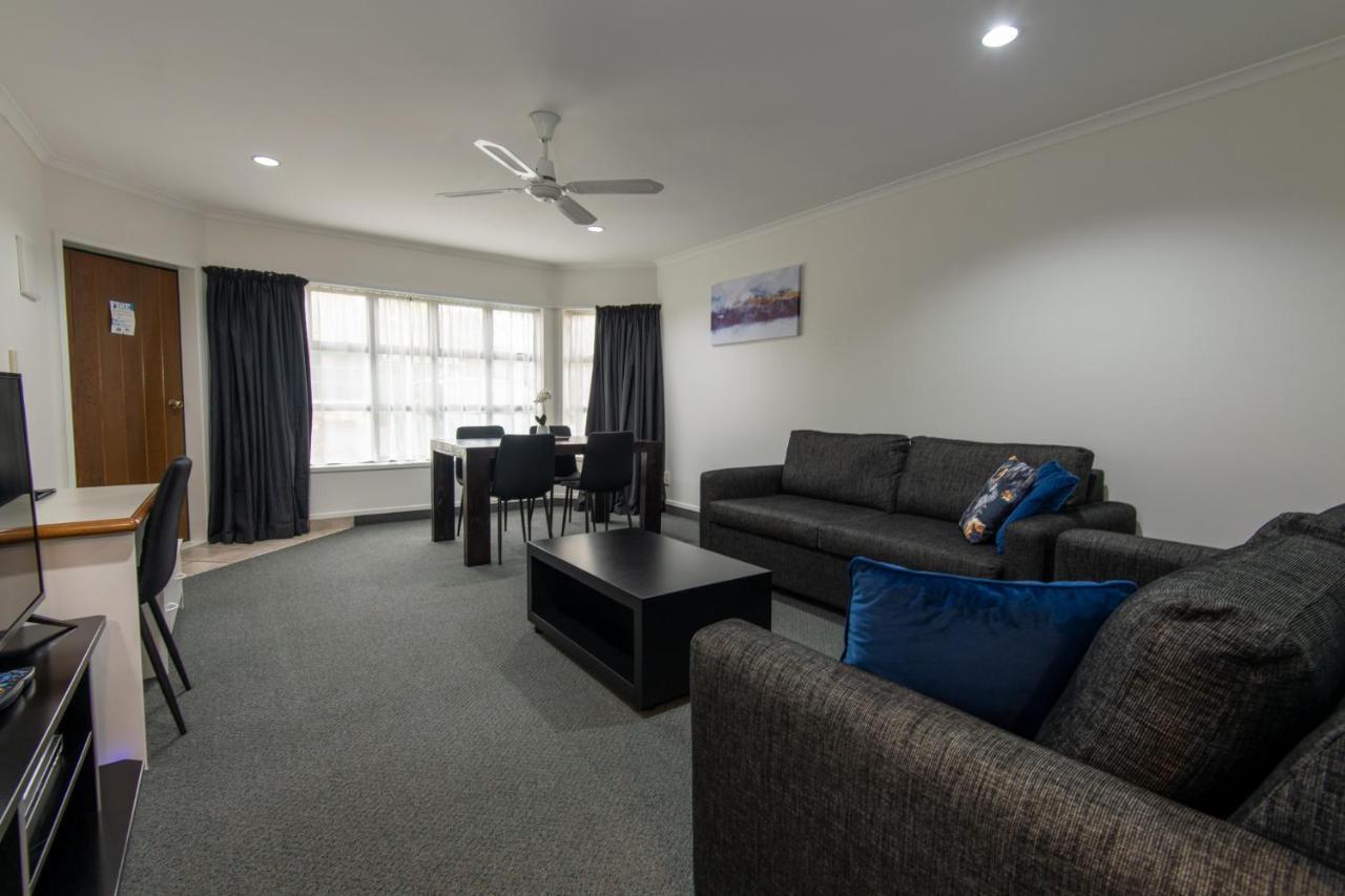 Cambridge Mews Motel Bagian luar foto