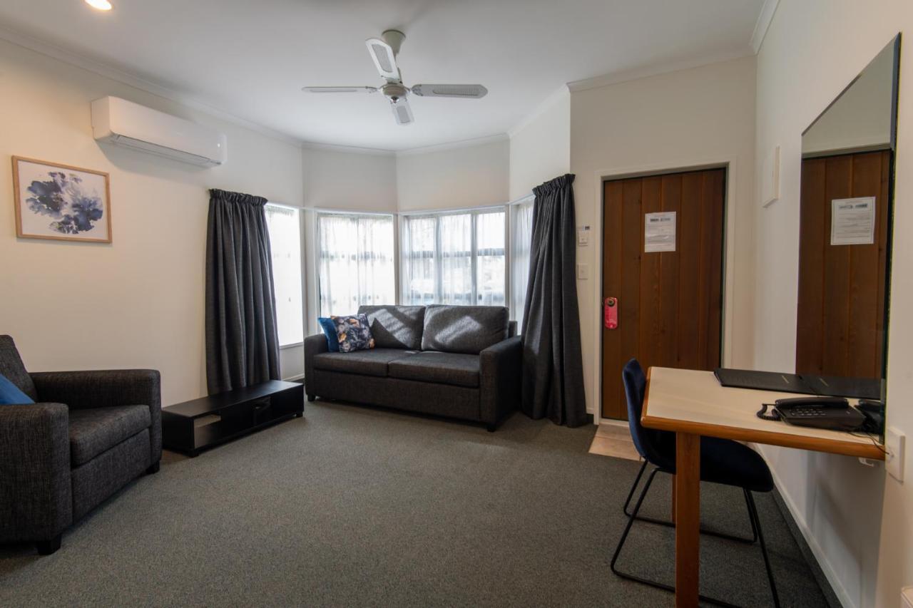 Cambridge Mews Motel Bagian luar foto