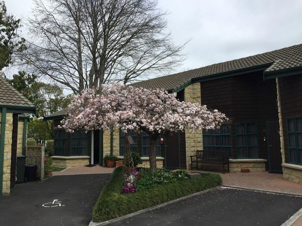 Cambridge Mews Motel Bagian luar foto