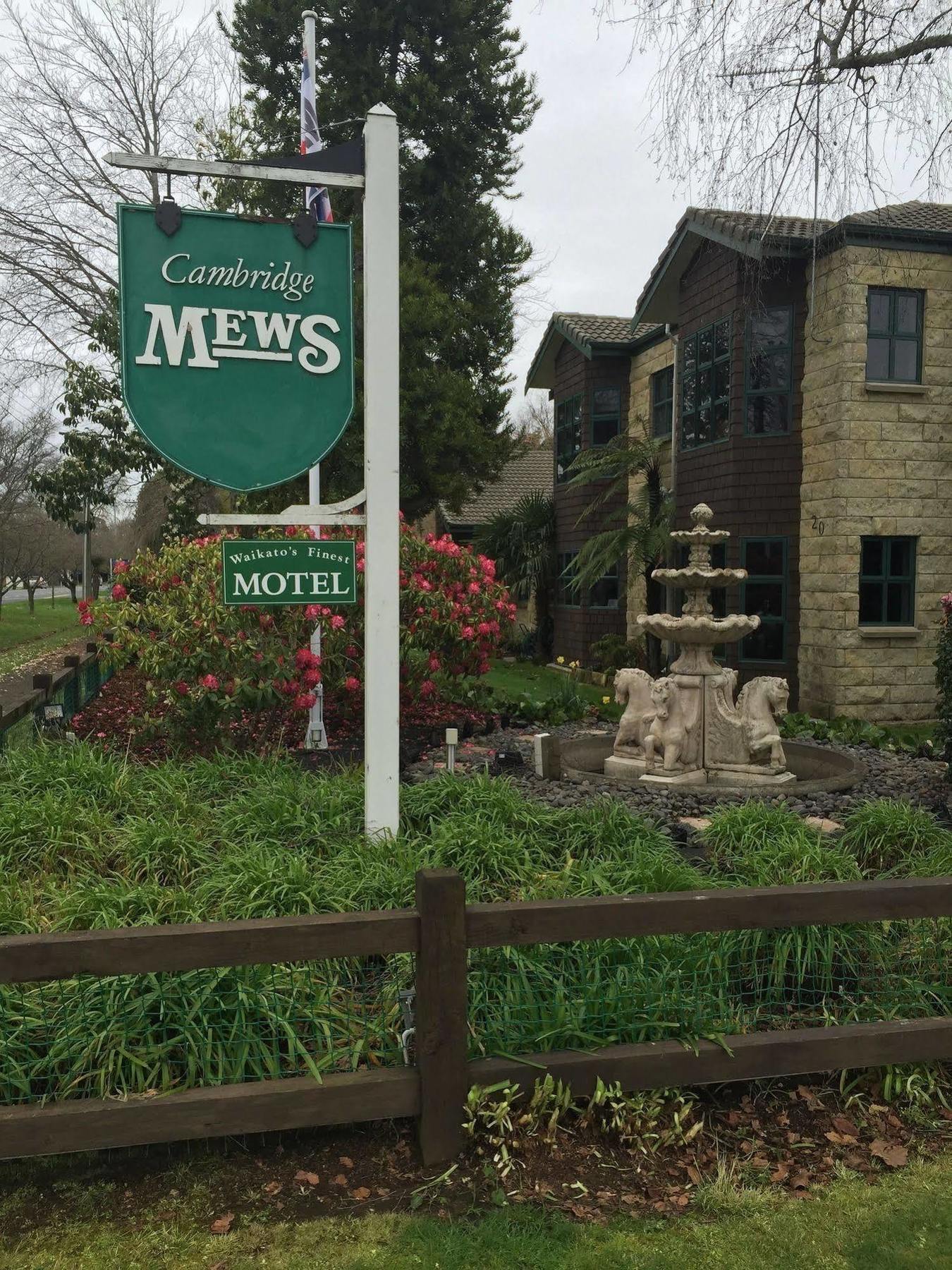 Cambridge Mews Motel Bagian luar foto
