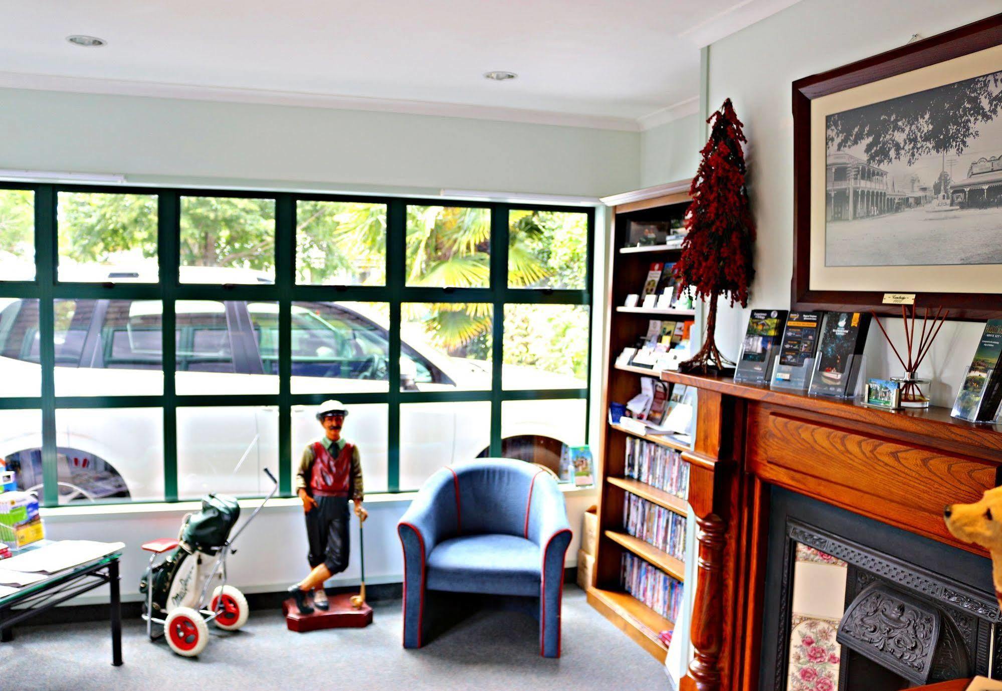 Cambridge Mews Motel Bagian luar foto