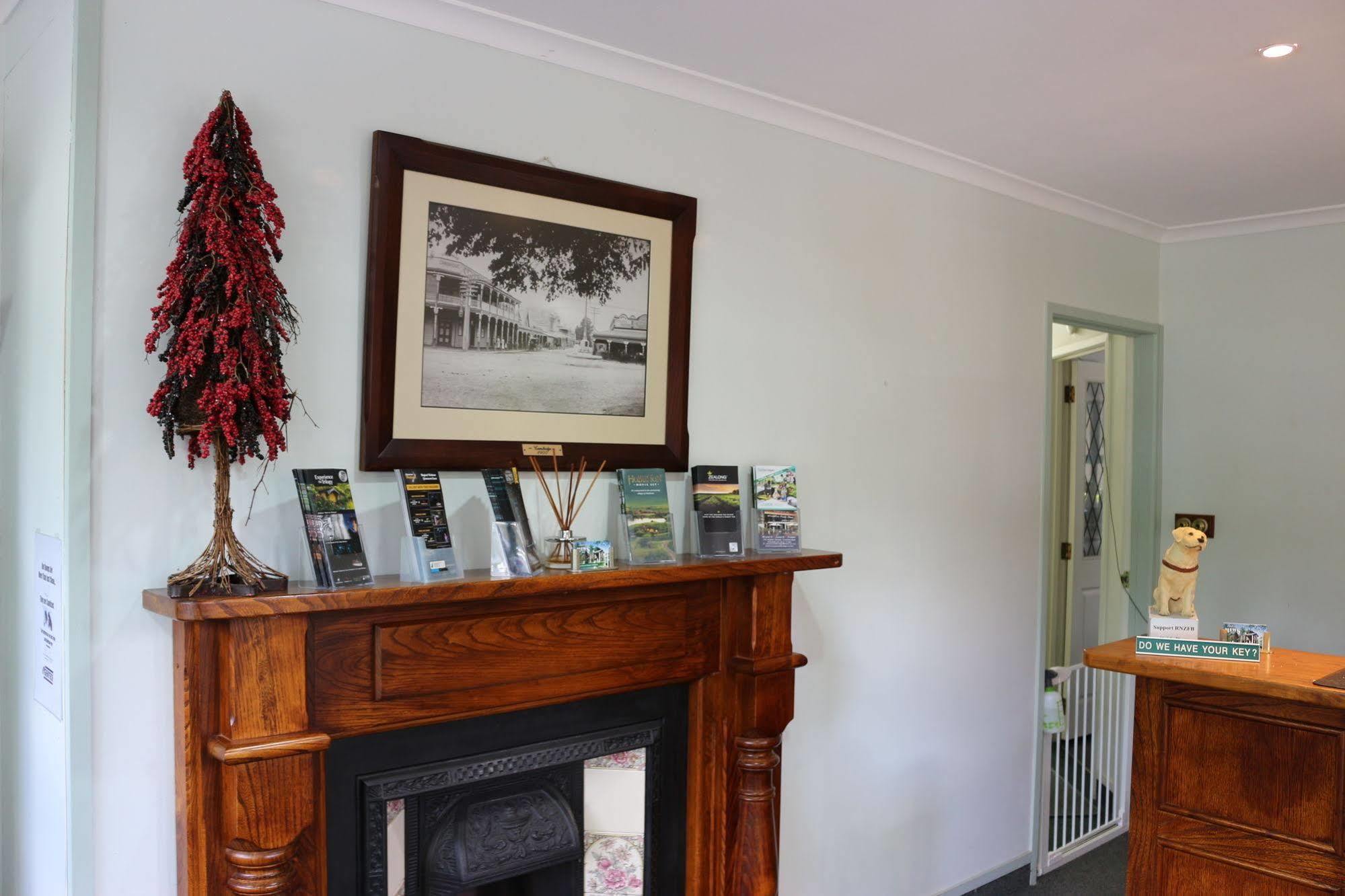 Cambridge Mews Motel Bagian luar foto